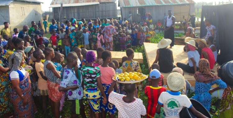 Place O Scéno gagne le pari des 30 représentations du spectacle Vixlwésun en milieu lacustre au&nbsp;Bénin